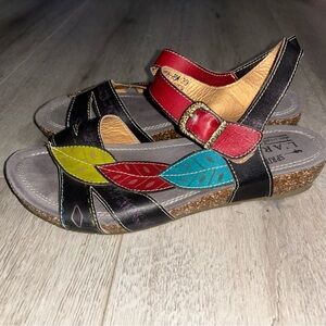L'Artiste Kukonda Womens Leather Sandals EU 39-US 8-8.5 Black Leaves Wedge Strap